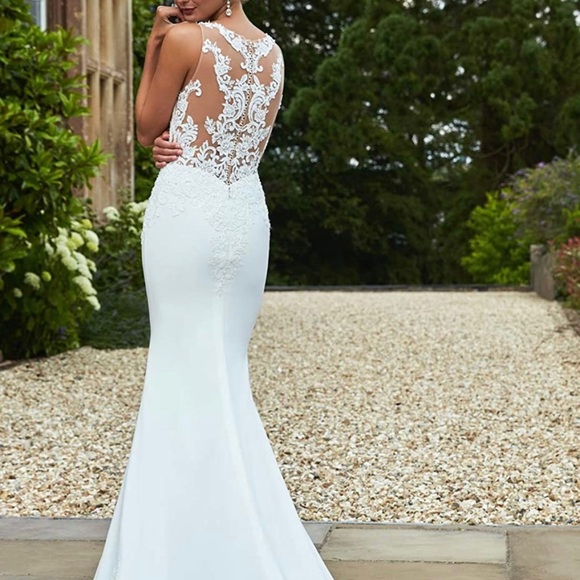 Wedding dress - Picture 1 of 4